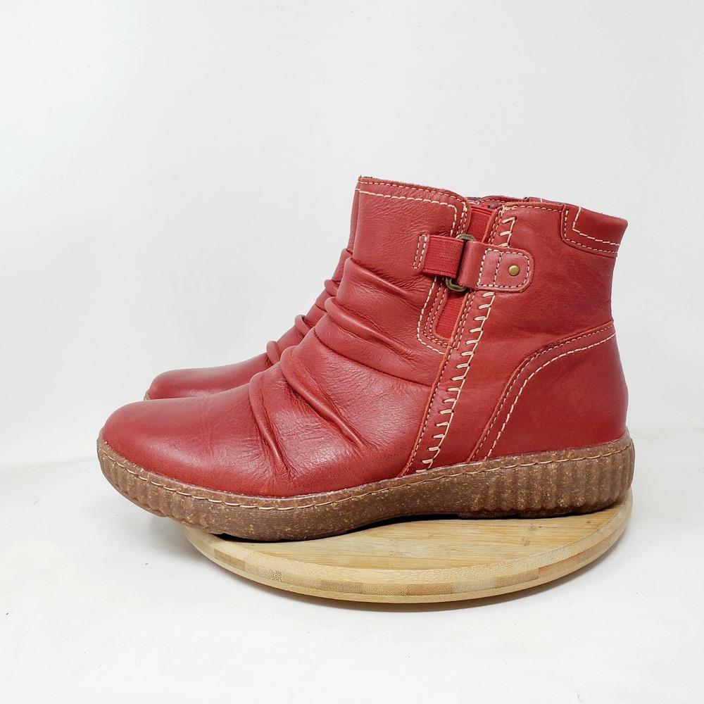 Clarks Caroline Orchid Boots Womens 9 WIDE Red Leather Comfort Ankle Moto Shoes